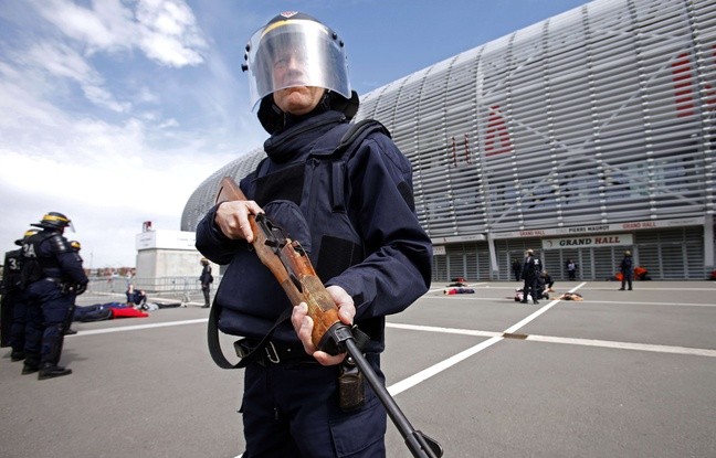 60.000 policiers et gendarmes déployés pour l'Euro 2016 - ảnh 1